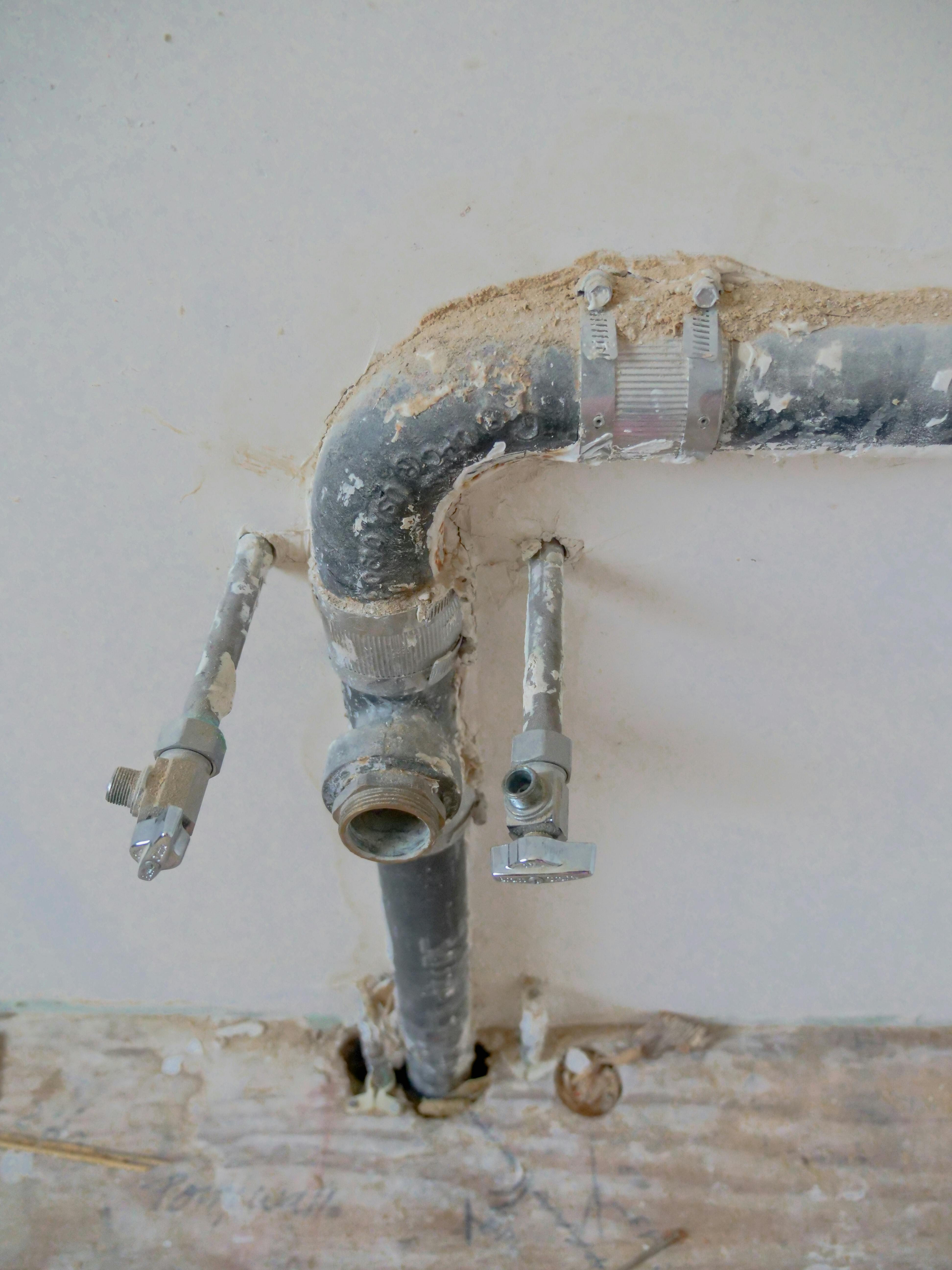 Controllo degli impianti durante la ristrutturazione del bagno