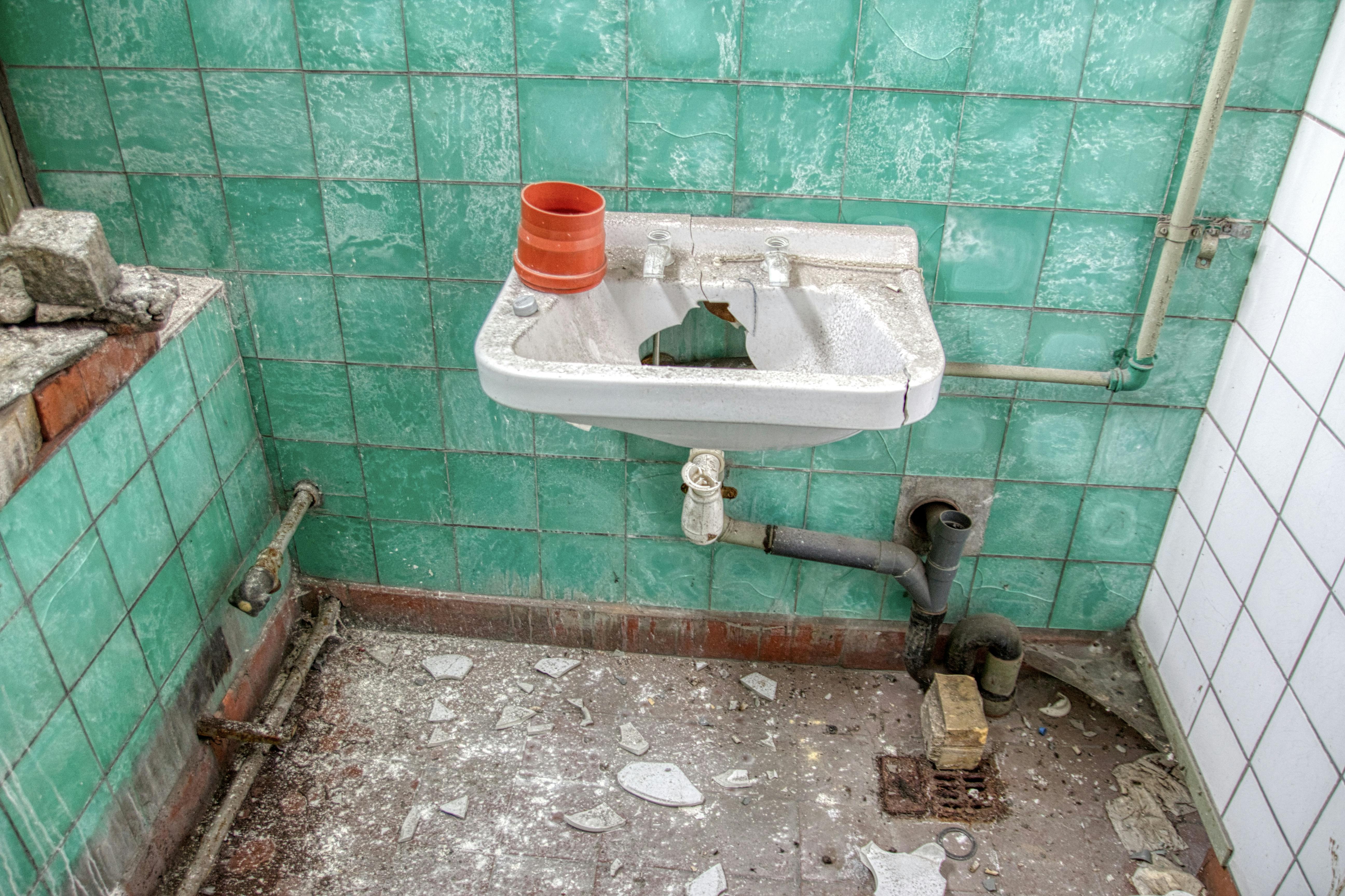 Intervento tecnico per rifacimento impianti bagno